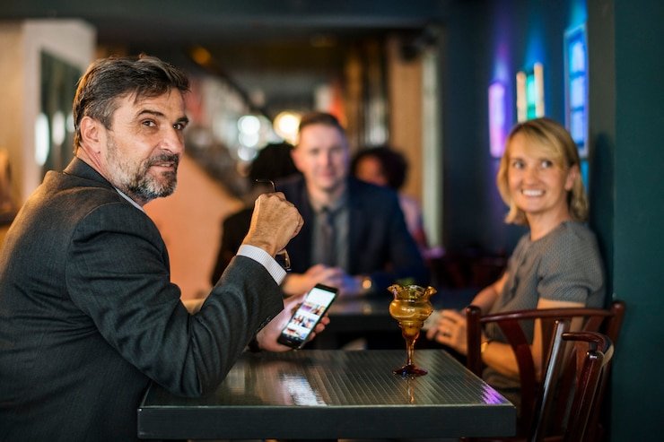 Live Sic Bo Dadu dice roll on dax69 rtp mobile screen showing croupier and three dice